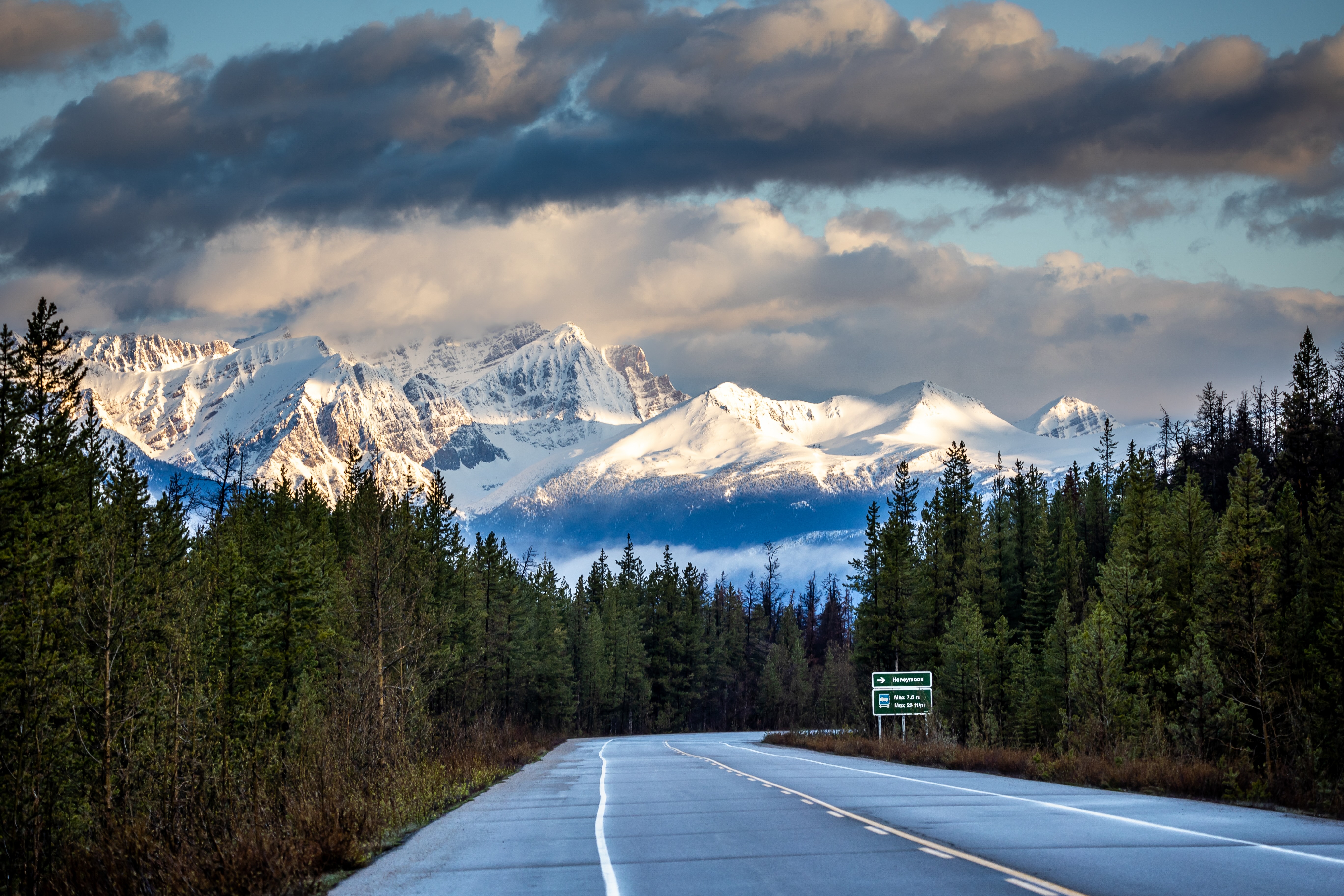 Gateway through the Peaks